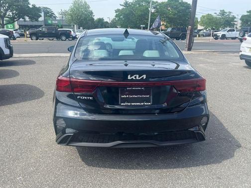 Aurora Black Pearl 2023 Kia Forte LXS