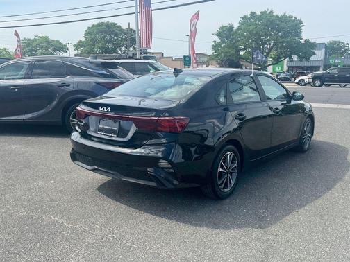 Aurora Black Pearl 2023 Kia Forte LXS