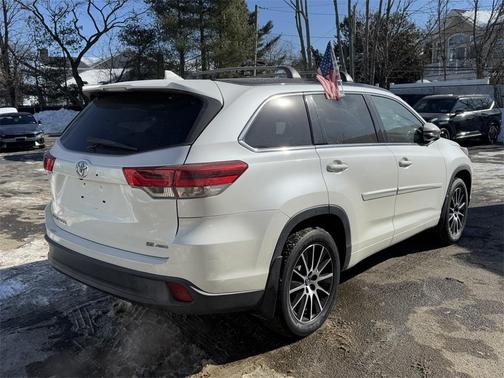 2017 Toyota Highlander SE