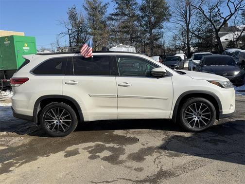 2017 Toyota Highlander SE