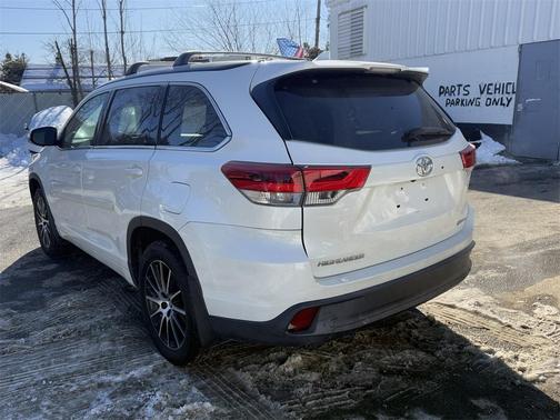 2017 Toyota Highlander SE