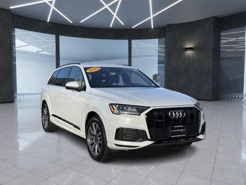 2022 Audi Q7 45 Premium Plus