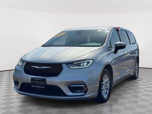 Silver Mist Clearcoat 2023 Chrysler Pacifica Touring-L