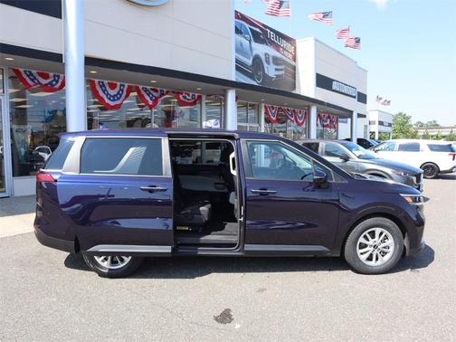 2024 Kia Carnival LX