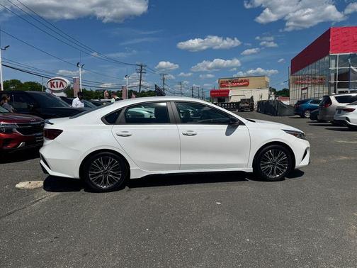Snow White Pearl 2022 Kia Forte GT-Line