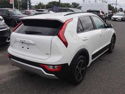 2023 Kia Niro LX