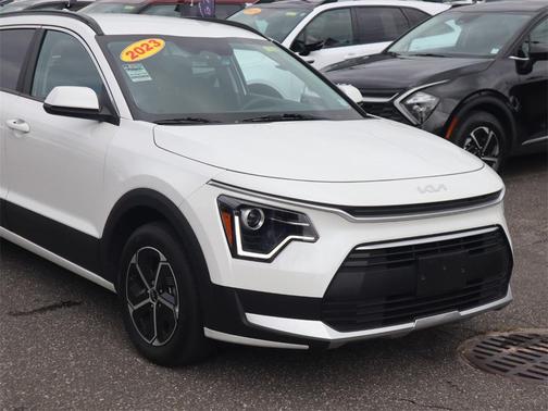 2023 Kia Niro LX