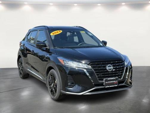 2022 Nissan Kicks SR
