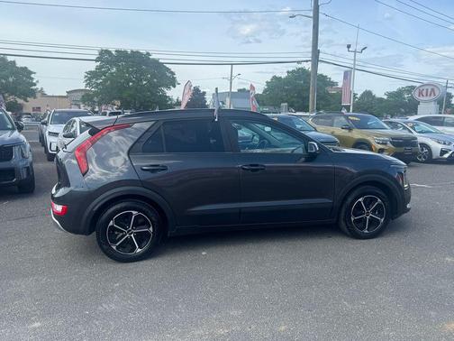 Graphite Gray 2023 Kia Niro EX