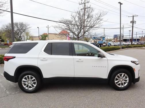 2023 Chevrolet Traverse LS