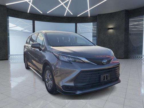 2021 Toyota Sienna LE