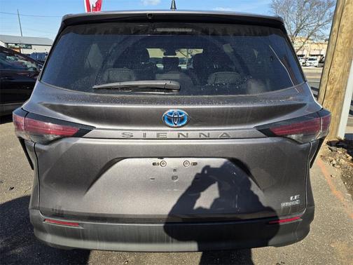2021 Toyota Sienna LE