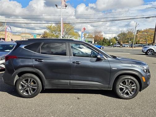 2022 Kia Seltos S