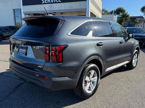2023 Kia Sorento LX