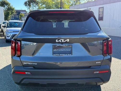 2023 Kia Sorento LX