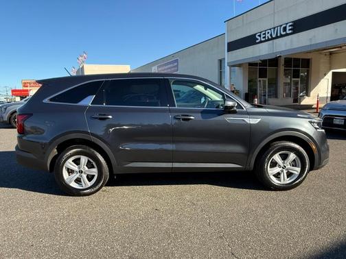 2023 Kia Sorento LX