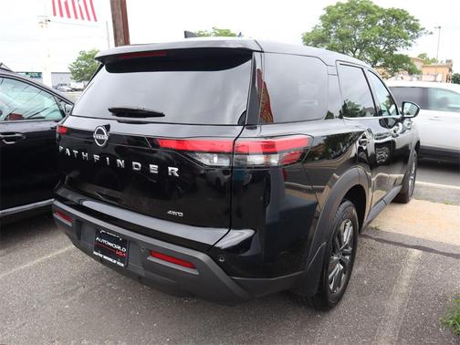 2024 Nissan Pathfinder S