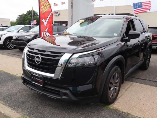 2024 Nissan Pathfinder S