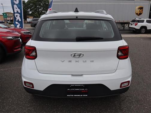 2022 Hyundai VENUE SEL