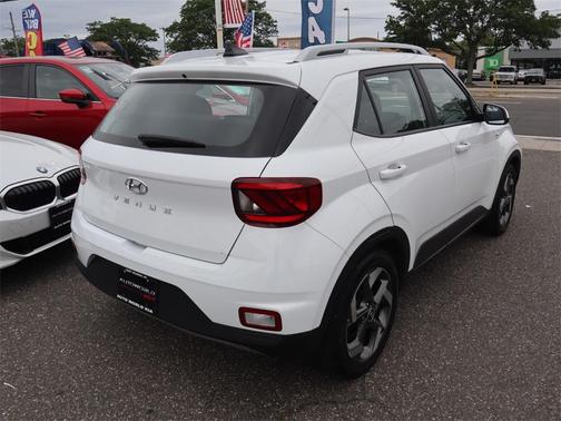 2022 Hyundai VENUE SEL