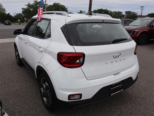 2022 Hyundai VENUE SEL