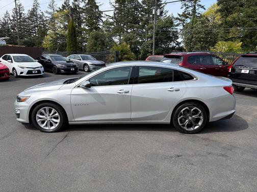 Silver Ice Metallic 2022 Chevrolet Malibu FWD LT