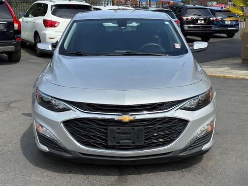 Silver Ice Metallic 2022 Chevrolet Malibu FWD LT