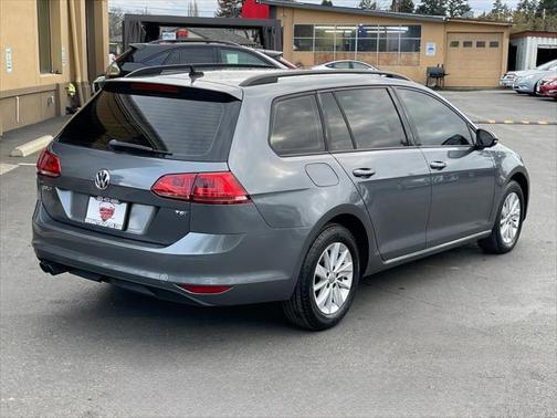 2016 Volkswagen Golf SportWagen TSI S 4-Door