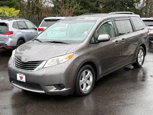 2013 Toyota Sienna LE