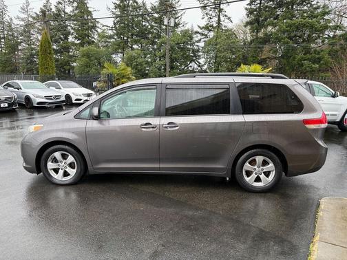 2013 Toyota Sienna LE