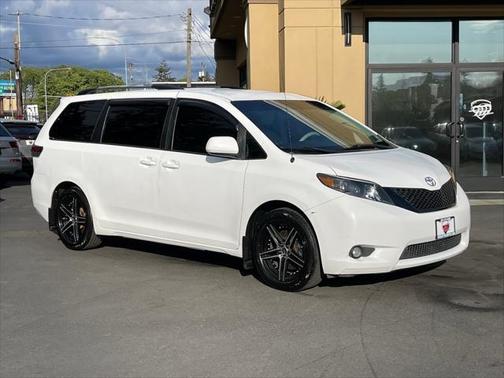 2011 Toyota Sienna LE