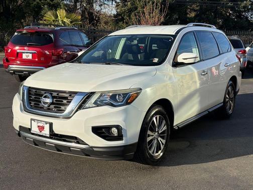 2018 Nissan Pathfinder SV