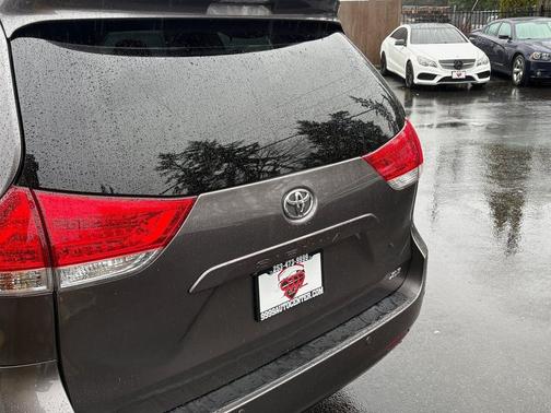 2011 Toyota Sienna XLE