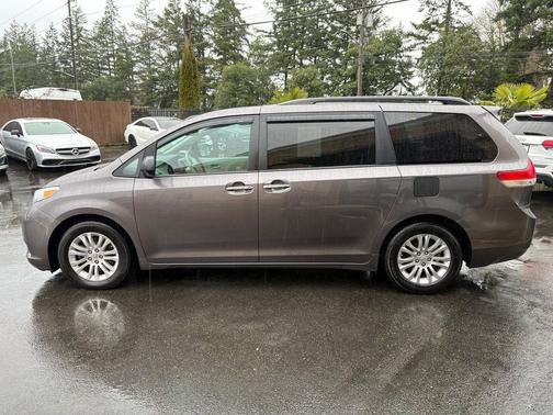 2011 Toyota Sienna XLE
