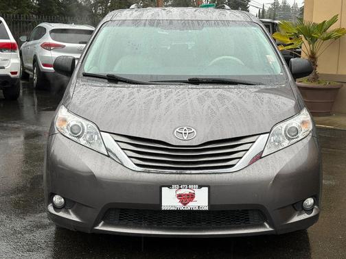 2011 Toyota Sienna XLE
