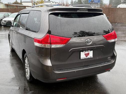 2011 Toyota Sienna XLE