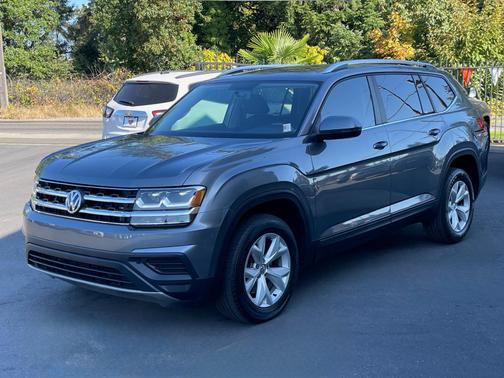 Platinum Gray Metallic 2018 Volkswagen Atlas 3.6L Launch Edition