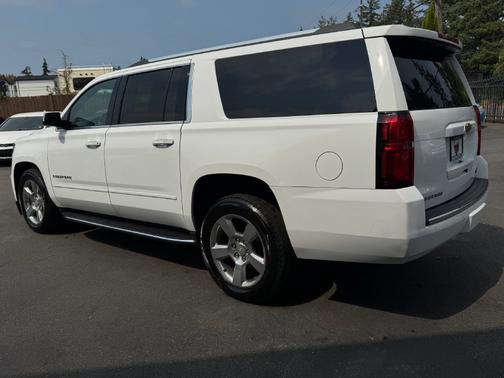 Summit White 2018 Chevrolet Suburban Premier