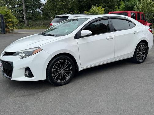 Super White 2015 Toyota Corolla S Plus