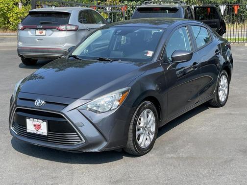 2017 Toyota Yaris iA Base
