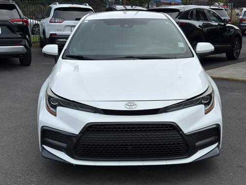 Super White 2020 Toyota Corolla SE