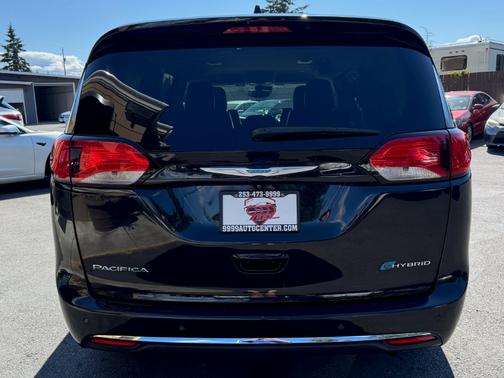 Brilliant Black Crystal Pearlcoat 2019 Chrysler Pacifica Hybrid Limited