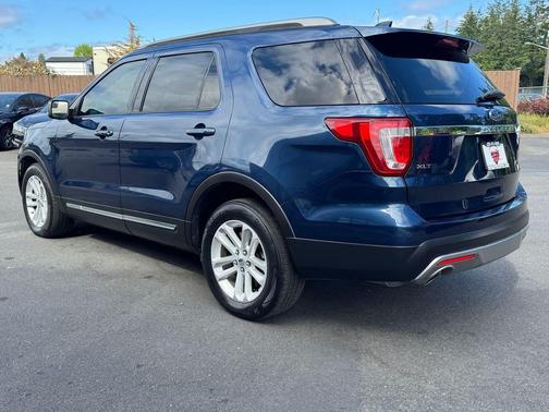 Blue Jeans Metallic 2016 Ford Explorer XLT