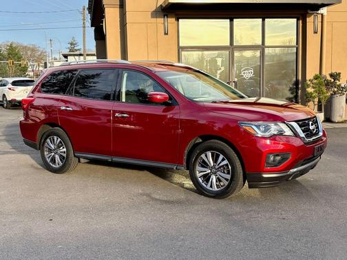2018 Nissan Pathfinder SV