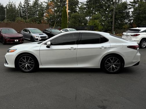 Wind Chill Pearl 2022 Toyota Camry XLE