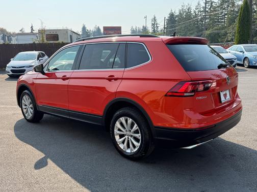 Habanero Orange Metallic 2019 Volkswagen Tiguan 2.0T SE