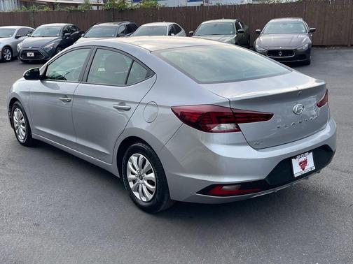 2020 Hyundai ELANTRA SE