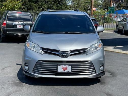 2020 Toyota Sienna XLE