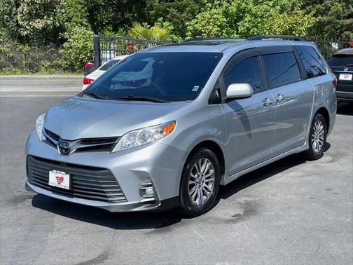 2020 Toyota Sienna XLE