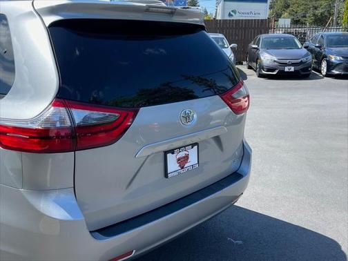 2020 Toyota Sienna XLE
